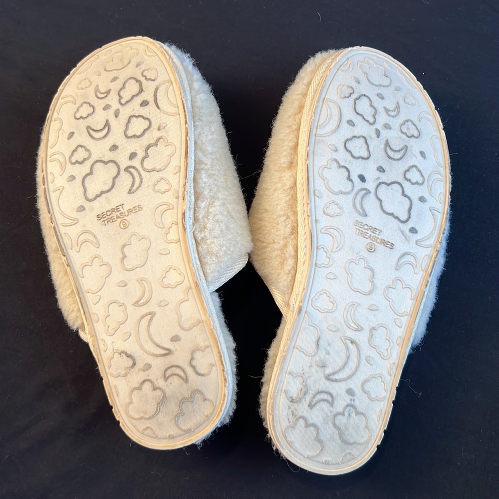 Houseshoes - Picture 2 of 2